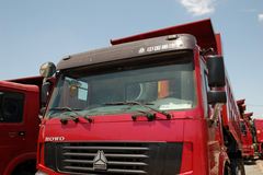 中国重汽 HOWO重卡 290马力 6X4 4.8米自卸车(不带卧铺)(ZZ3257M2941)