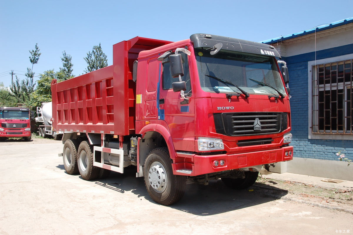 中国重汽 HOWO重卡 300马力 6X4 6.3米自卸车