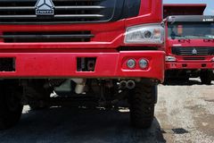中国重汽 HOWO重卡 336马力 8X4 6.2米自卸车(ZZ3317N2867C1)