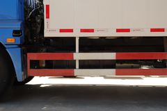 福田 欧曼ETX 3系中卡 150马力 4X2 6.5米栏板载货车(BJ1123VJPFG-S)