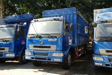 东风柳汽 乘龙中卡 140马力 4X2 5.7米仓栅式载货车(带卧铺)(LZ5080CSLAL)