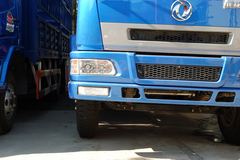 东风柳汽 乘龙中卡 140马力 4X2 5.7米仓栅式载货车(带卧铺)(LZ5080CSLAL)