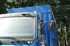 东风柳汽 乘龙中卡 140马力 4X2 5.7米仓栅式载货车(带卧铺)(LZ5080CSLAL)