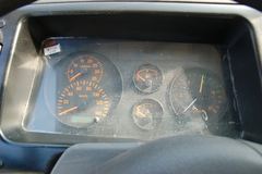 东风柳汽 乘龙中卡 140马力 4X2 5.7米仓栅式载货车(带卧铺)(LZ5080CSLAL)