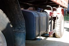 东风柳汽 乘龙609中卡 180马力 4X2 5.3米自卸车(LZ3120LAK)