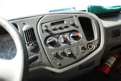 东风柳汽 乘龙609中卡 180马力 4X2 5.3米自卸车(LZ3120LAK)