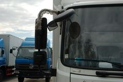 东风商用车 天锦中卡 140马力 4X2 7.1米厢式载货车(DFL5160XXYBX9)