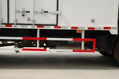东风商用车 天锦中卡 140马力 4X2 7.1米厢式载货车(DFL5160XXYBX9)