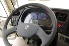 东风商用车 天锦中卡 140马力 4X2 7.1米厢式载货车(DFL5160XXYBX9)