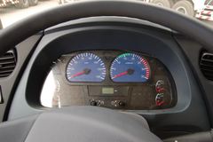 东风商用车 天锦中卡 140马力 4X2 6.2米排半栏板载货车(DFL1160BX7A)