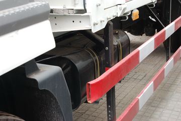 �������ó� ����п� 185���� 4X2 6.6�������ػ���ͼƬ