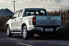 江西五十铃 D-MAX 2015款 豪华型 2.5T柴油 四驱 双排皮卡(高通过)(JXW1030ASA)