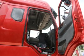 乘龙M5&nbsp;牵引车驾驶室                                               图片