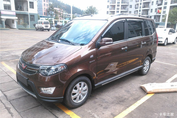 五菱 宏光 2013款 标准型 112马力 1.5L面包车