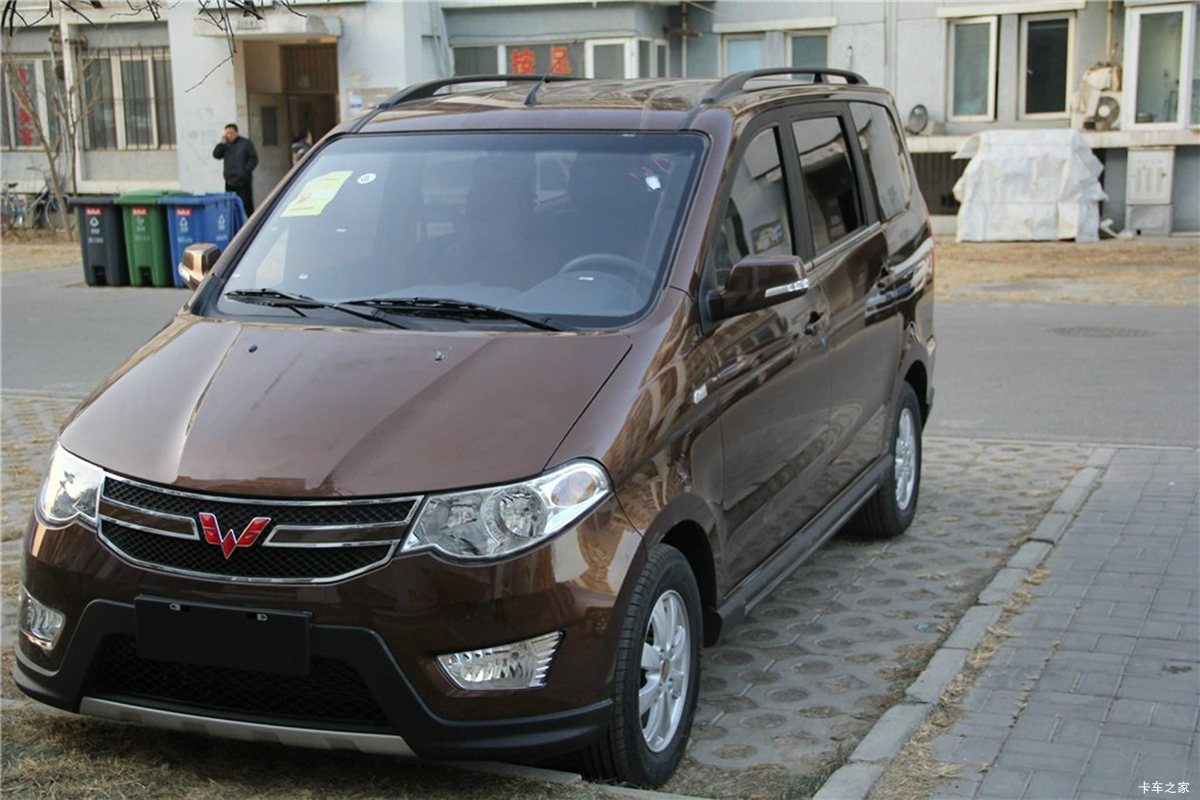 五菱 宏光 2014款 标准型 112马力 1.5L面包车