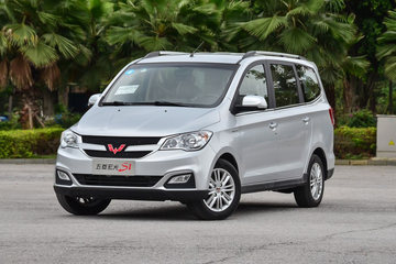 五菱 宏光 2015款 S1豪华型 112马力 1.5L面包车