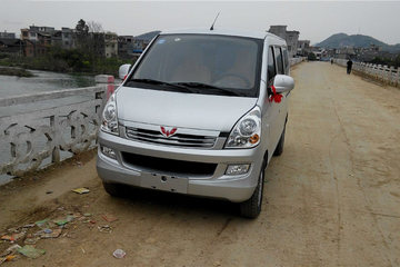 2012款五菱 荣光 豪华型 107马力 1.5L面包车