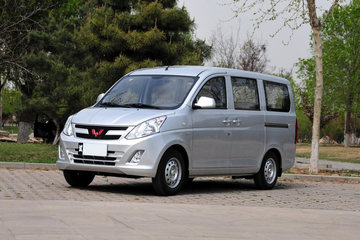 五菱 荣光V 2016款 实用型 112马力 1.5L面包车