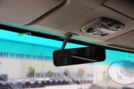 天锦底盘&nbsp;清洗车驾驶室图片