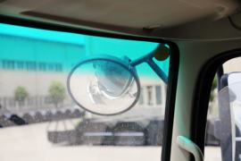 天锦底盘&nbsp;清洗车驾驶室图片