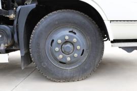 天锦底盘&nbsp;清洗车底盘图片