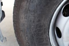 东风柳汽 乘龙H7重卡 350马力 8X4 9.6米排半仓栅式载货车(LZ5310CCYQELA)