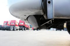 东风柳汽 乘龙H7重卡 350马力 8X4 9.6米排半仓栅式载货车(LZ5310CCYQELA)
