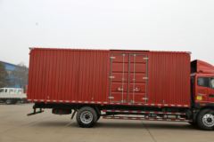 福田 瑞沃中卡 168马力 4X2 6.7米厢式载货车(BJ5146XXY-1)