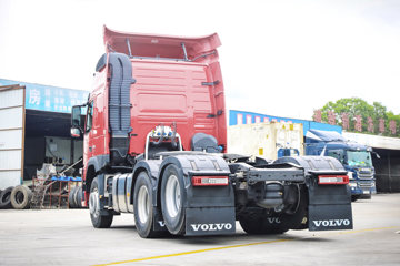 沃尔沃新FM&nbsp;牵引车外观                                                图片