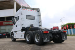 东风柳汽 乘龙T7重卡 430马力 6X4长头牵引车(LZ4251T7DA)