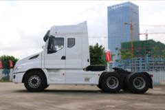 东风柳汽 乘龙T7重卡 430马力 6X4长头牵引车(LZ4251T7DA)