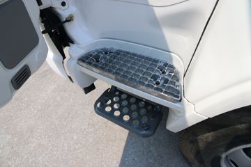 �������ó� ����п� 180���� 4X2 7.7���ػ�������(DFH5120XXYB2)ͼƬ