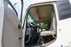 东风商用车 天锦中卡 180马力 4X2 7.7米载货车底盘(DFH5120XXYB2)