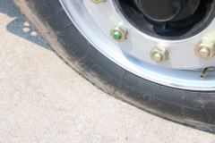 东风商用车 天锦中卡 180马力 4X2 7.7米载货车底盘(DFH5120XXYB2)