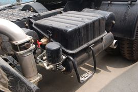 德龙F2000&nbsp;牵引车底盘                                                图片