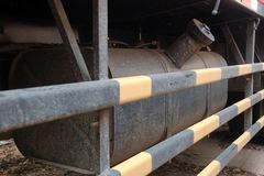 东风 康霸中卡 140马力 4X2 6.1米栏板载货车(带卧铺)(EQ1120GZ12D6)