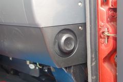 东风 康霸中卡 140马力 4X2 6.1米栏板载货车(带卧铺)(EQ1120GZ12D6)