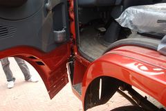 东风 康霸中卡 140马力 4X2 6.1米栏板载货车(带卧铺)(EQ1120GZ12D6)