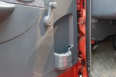 东风 康霸中卡 140马力 4X2 6.1米栏板载货车(带卧铺)(EQ1120GZ12D6)