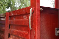 东风 康霸中卡 140马力 4X2 6.1米栏板载货车(带卧铺)(EQ1120GZ12D6)