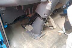 东风 多利卡L 136马力 4X2 6.2米单排栏板载货车(EQ1081TZ12D5)