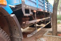 东风 多利卡L 136马力 4X2 6.2米单排栏板载货车(EQ1081TZ12D5)