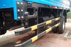 东风金霸 115马力 4.15米单排栏板轻卡