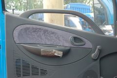 东风 多利卡L 136马力 4X2 6.2米排半仓栅式载货车(EQ1081TZ12D5)