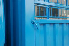 东风 多利卡L 136马力 4X2 6.2米排半仓栅式载货车(EQ1081TZ12D5)