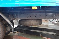 东风 多利卡L 136马力 4X2 6.2米排半仓栅式载货车(EQ1081TZ12D5)