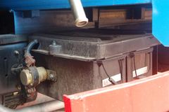 东风 多利卡L 136马力 4X2 6.2米排半仓栅式载货车(EQ1081TZ12D5)