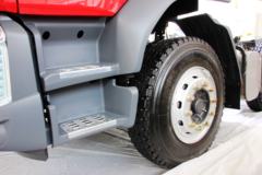 东风柳汽 新乘龙M3B 200马力 6X2 5.6米自卸车底盘(LZ3250M3CB)