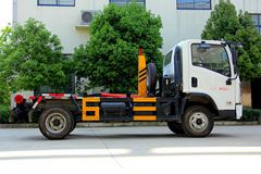 陕汽商用车 轩德X9 130马力 4X2 车厢可卸式垃圾车(楚飞牌)(CLQ5040ZXX5SX)