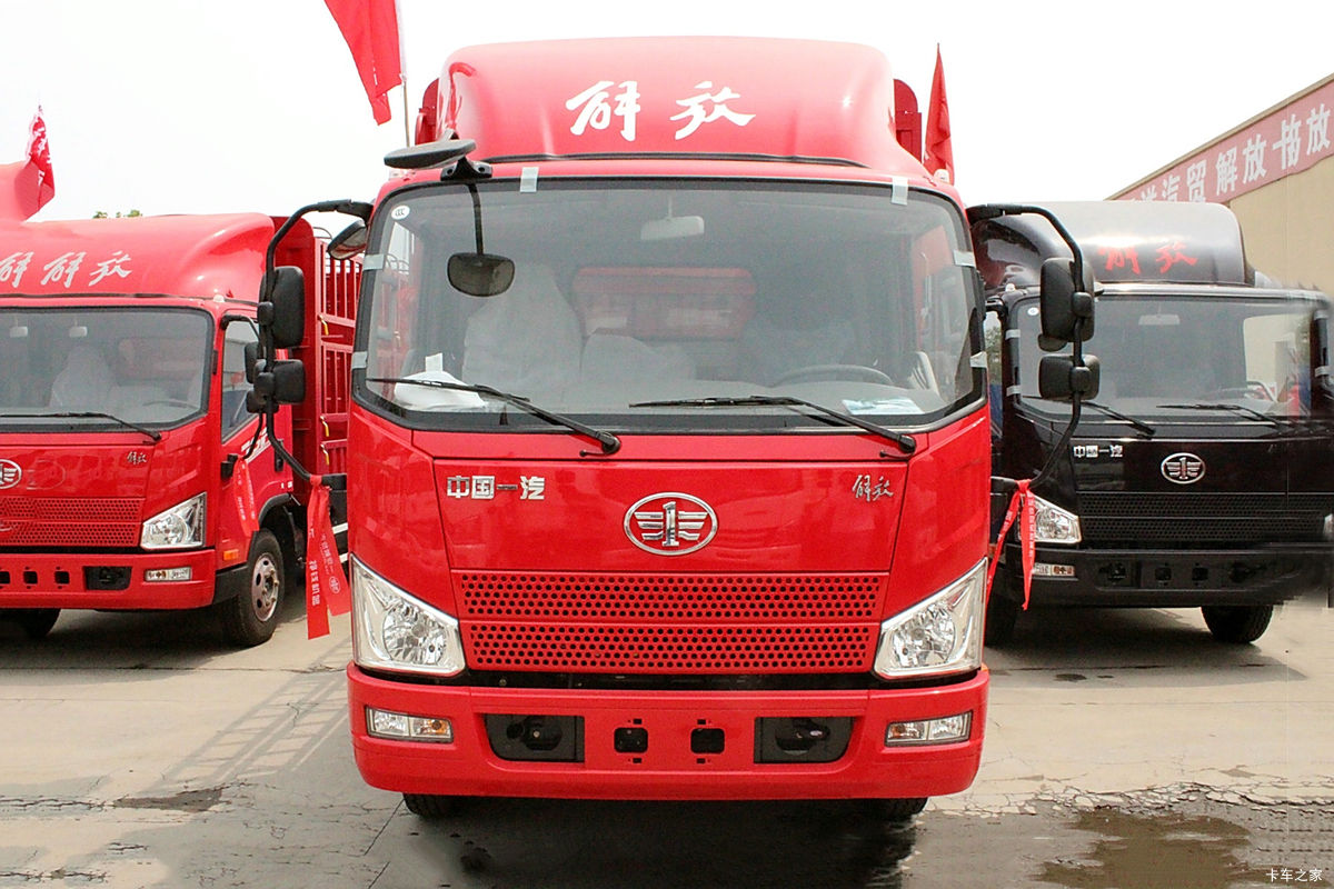 解放 J6F 160马力 4.21米单排仓栅式载货车底盘